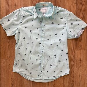 Men’s Tropical Print Short sleeve Shirt. Perfect For Summer Casual Style